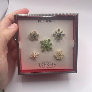 Sonoma Green and‎ Gold Christmas push pins